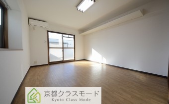 広々とした9.6帖の洋室♪