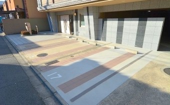 敷地内ガレージ