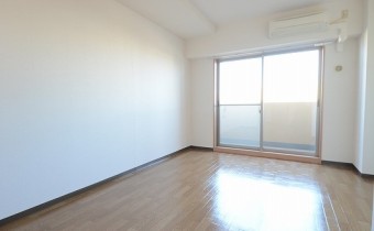 洋室8.3帖