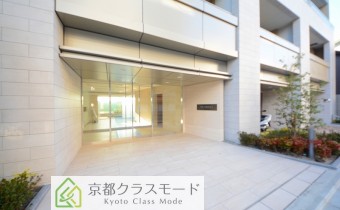 上質感漂うエントランスアプローチ