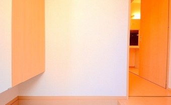 玄関　※室内写真は同建物内・別タイプのお部屋になります。