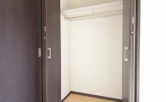 洋室4.5帖　クローゼット