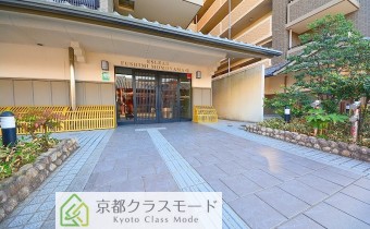 エントランス前