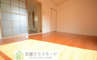 フローリングにリフォーム済み！明るく快適なお部屋です♪