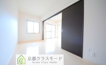 ※室内写真は同マンション内の別タイプのお部屋になります。