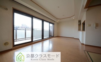 リビングは15.5帖♪人気のカウンターキッチンタイプ　※室内写真は616号室の写真です。