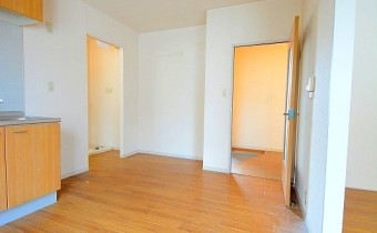 ※室内写真は同建物内・別タイプの参考画像となります。