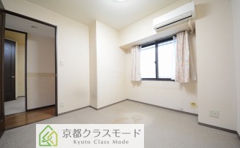洋室5.4帖　※写真は反転タイプです。