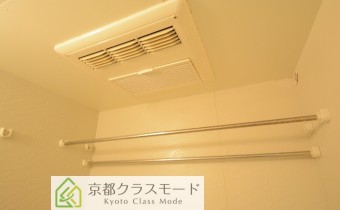 浴室乾燥機　※写真は反転タイプです。