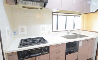 システムキッチン　※写真は反転タイプです。
