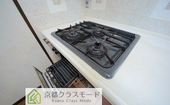 3口ガスコンロ（グリル付き）　※写真は反転タイプです。