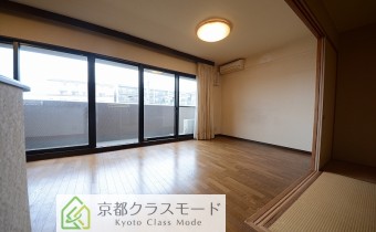 リビング　※写真は反転タイプです。