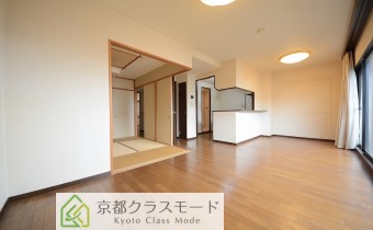 広々15.5帖のカウンターキッチンタイプのリビング♪※写真は反転タイプです。
