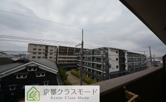 ※室内写真は同マンション内の402号室のものです。