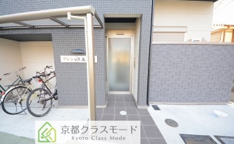 エントランス前