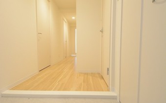 玄関　※室内写真は2LDKタイプのものです。