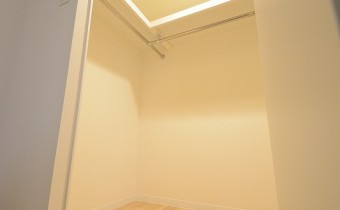 ※室内写真は2LDKタイプのものです。
