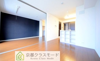 LDK 9.7帖　南向きの明るいリビングルーム