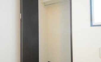 ※室内写真は同マンション内の203号室のものです。
