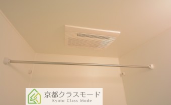浴室乾燥機　※室内写真は同マンション内の203号室のものです。