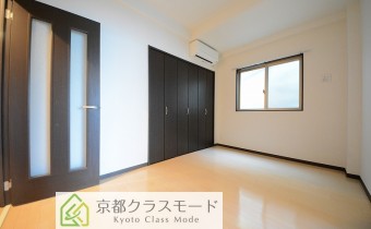 ※室内写真は同マンション内の203号室のものです。