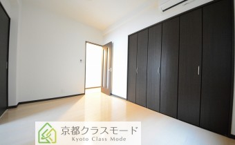 ※室内写真は同マンション内の203号室のものです。