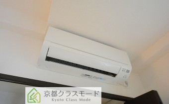 ※室内写真は同マンション内の203号室のものです。