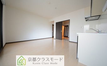※室内写真は同マンション内の203号室のものです。