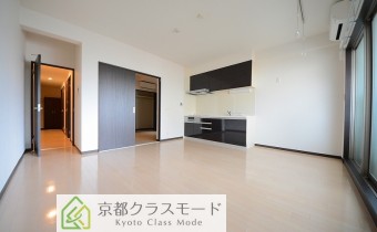 ※室内写真は同マンション内の203号室のものです。