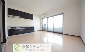 ※室内写真は同マンション内の203号室のものです。
