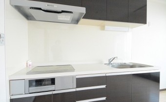 システムキッチン　※室内写真は同マンション内の203号室のものです。
