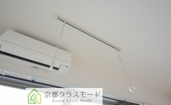 室内干用のバー　※室内写真は同マンション内の203号室のものです。