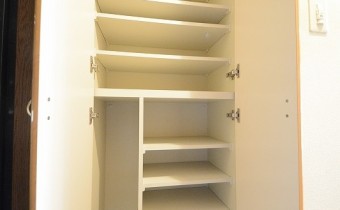 シューズBOX　※室内写真は同マンション内の202号室のものです。