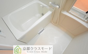 バスルーム　※室内写真は同マンション内の202号室のものです。