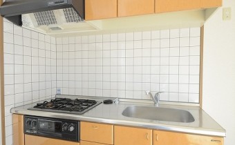 システムキッチン　※室内写真は同マンション内の202号室のものです。