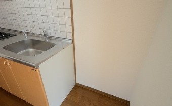 冷蔵庫置場　※室内写真は同マンション内の202号室のものです。