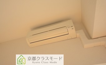 ※室内写真は同マンション内の202号室のものです。