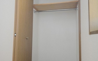 ※室内写真は同マンション内の202号室のものです。