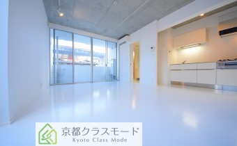 コンクリート打ち放し＋白ベースのお洒落な住空間♪