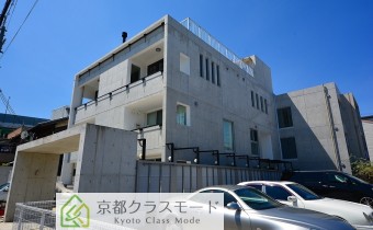 コンクリート打ち放しのお洒落なマンション♪