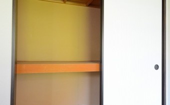 押入
