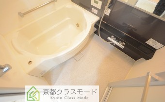 追い焚き機能付バス　※室内写真は同マンション内の別タイプのものです。