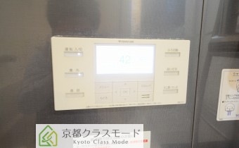 給湯パネル　※室内写真は同マンション内の別タイプのものです。