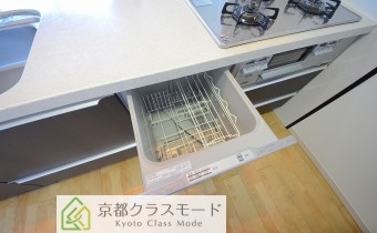 食器洗浄乾燥機　※室内写真は同マンション内の別タイプのものです。