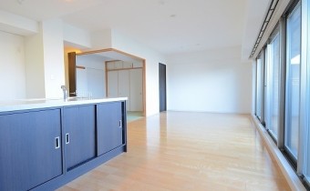 ※室内写真は同マンション内の別タイプのものです。