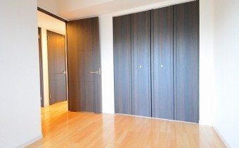 ※室内写真は同マンション内の別タイプのものです。