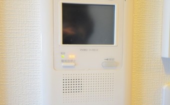 モニター付きインターホン　※室内写真は同マンション内の別タイプのものです。