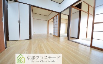 リビングは9帖！振り分けタイプですので大家族の方におすすめ♪