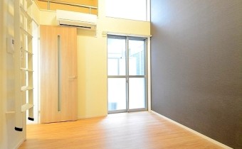 洋6帖　アクセントクロスが格好良い素敵なお部屋！