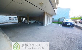 敷地内ガレージ